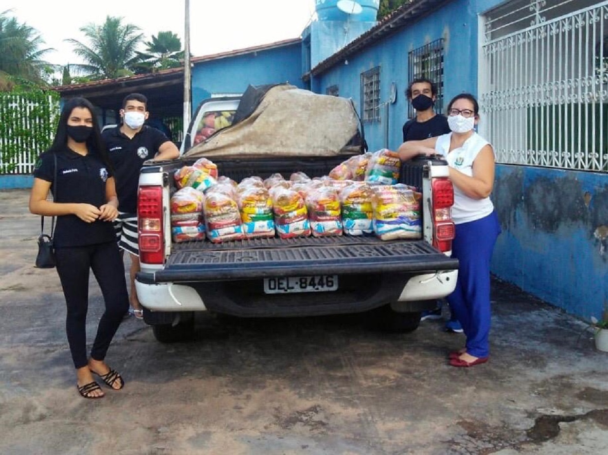 Foram doadas 57 cestas básicas para a APAE em Lagarto/SE. (fotos: Arquivo pessoal)